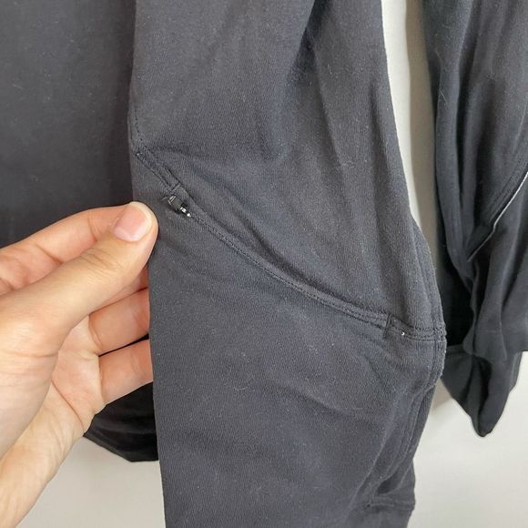 Lululemon Solid Black Long Sleeve Crew Neck with Hand Warmers Size 8 - Picture 2 of 6